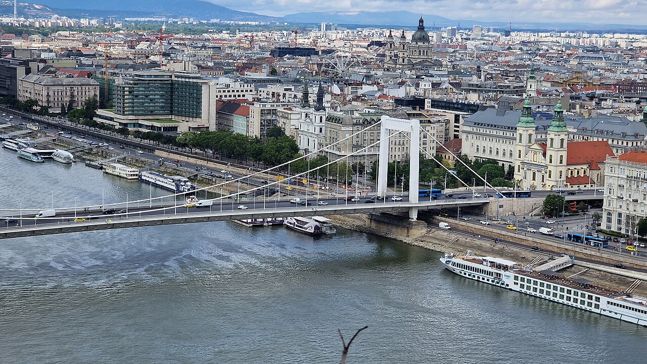 Erzsébet Bridge